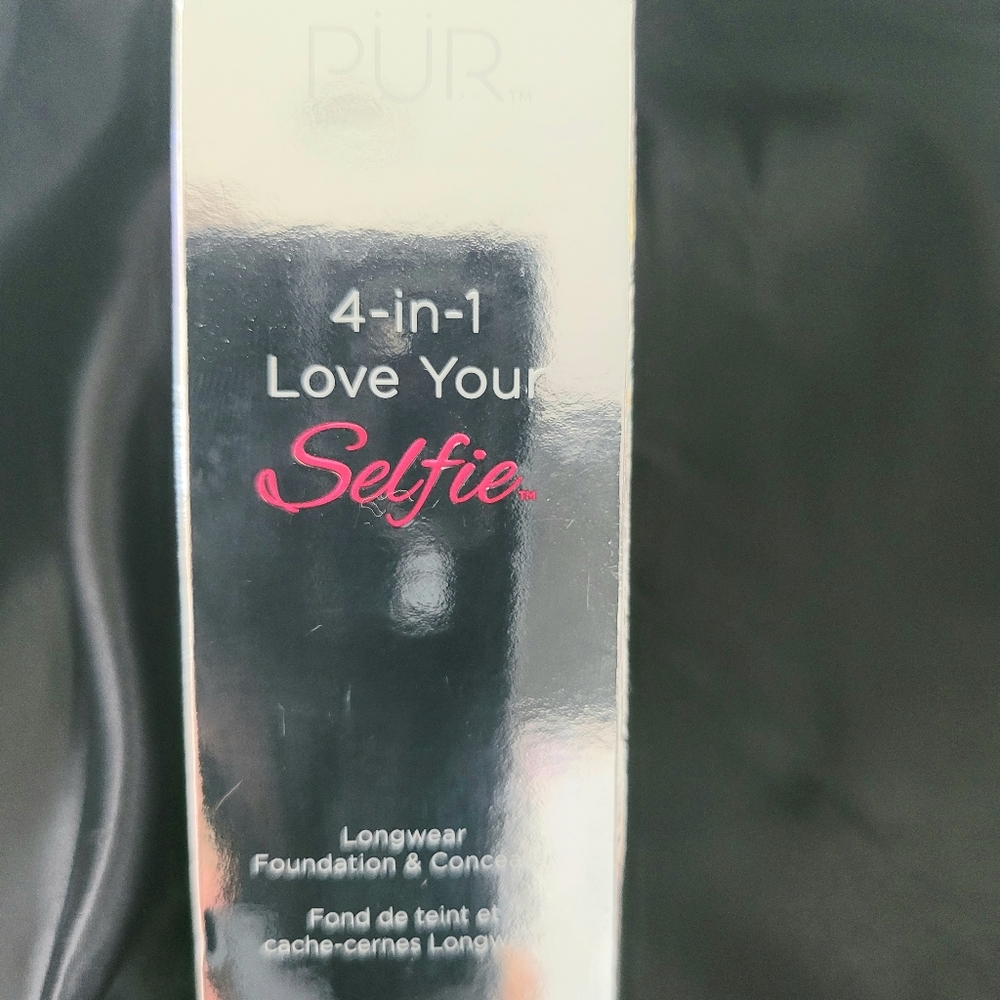 Pur minerals love your selfie foundation